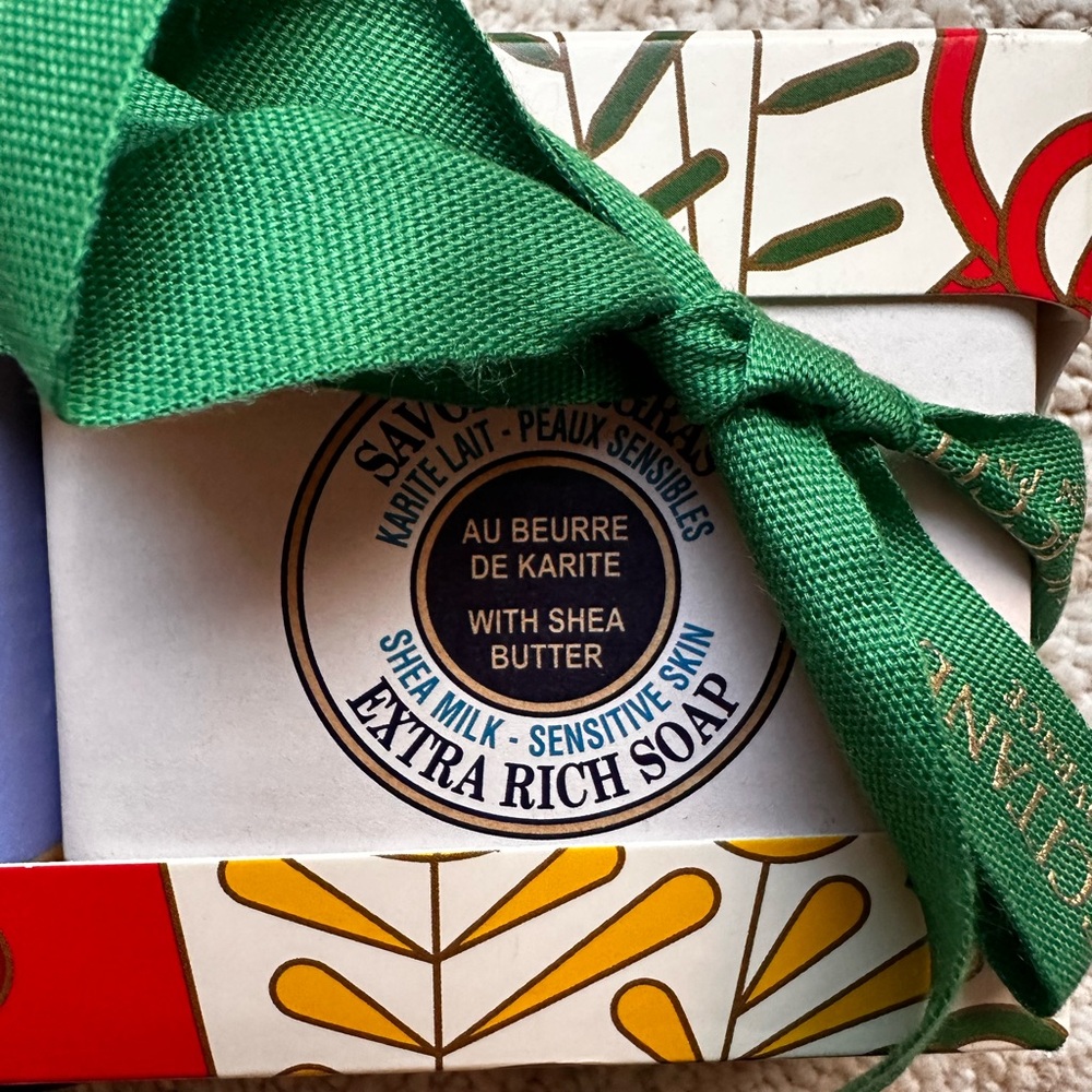 L'Occitane Trio of Shea Butter Extra-Gentle Solid Hand & Body Soap Holiday Gift - Picture 7 of 9
